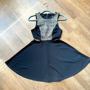 Super cute dress- black/metallic silver